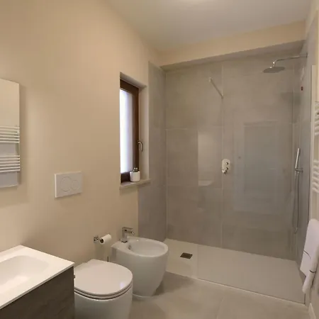 아파트 Neue Mit 2 Zimmern- Veranda Und Pool By Interhome